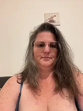 Snapshot of bea_french_curvy chatting on April 2026 09:23:01 PM bea french curvy online show from April 2026 09:23:01 PM