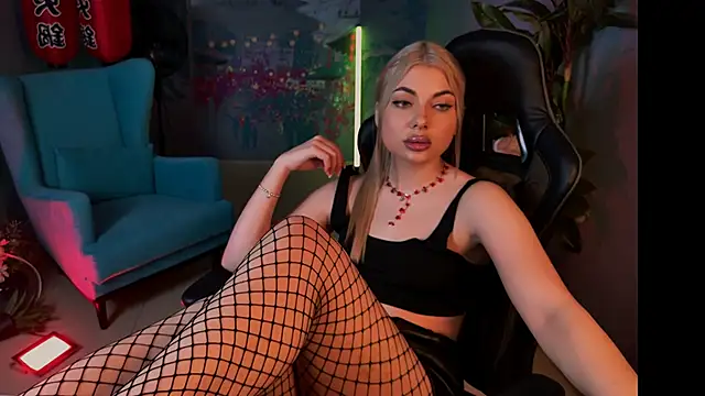 HyileyClark online show from November 2025 01:35:02 PM