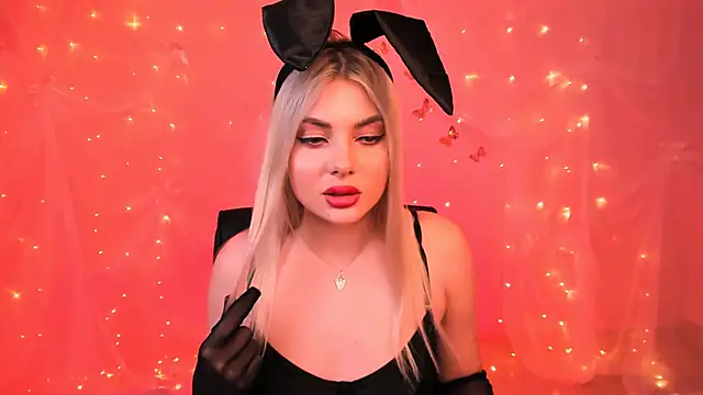 HyileyClark online show from April 2026 12:52:02 PM