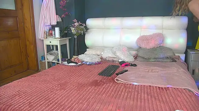 Cougar Milff online show from April 2026 02:10:02 PM