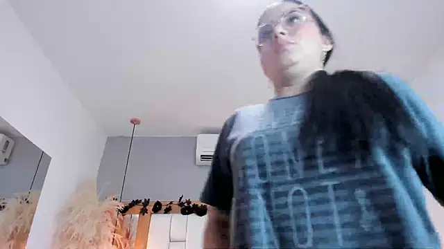 GabyJhons online show from December 2025 06:03:01 PM