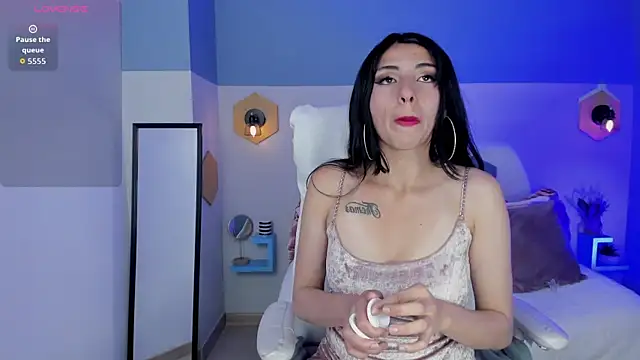 Snapshot of Miha_Sophia_ chatting on December 2025 09:09:01 PM Miha Sophia online show from December 2025 09:09:01 PM