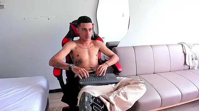 Snapshot of MatthewCullen chatting on December 2025 07:23:02 PM MatthewCullen online show from December 2025 07:23:02 PM