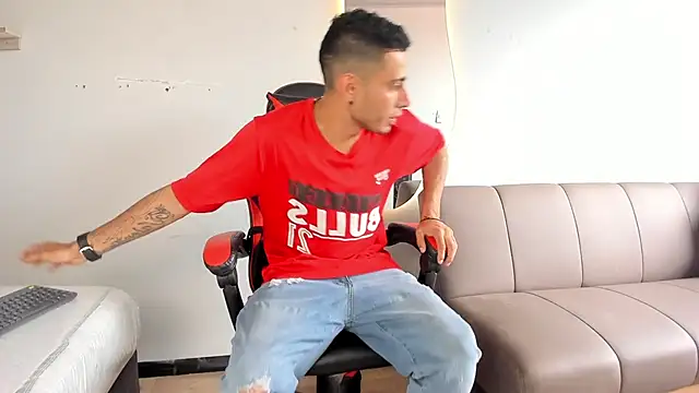 Snapshot of MatthewCullen chatting on December 2025 07:18:01 PM MatthewCullen online show from December 2025 07:18:01 PM