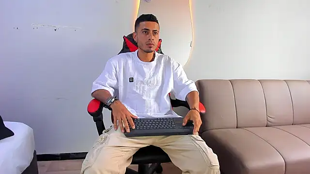 MatthewCullen online show from December 2025 06:14:01 PM