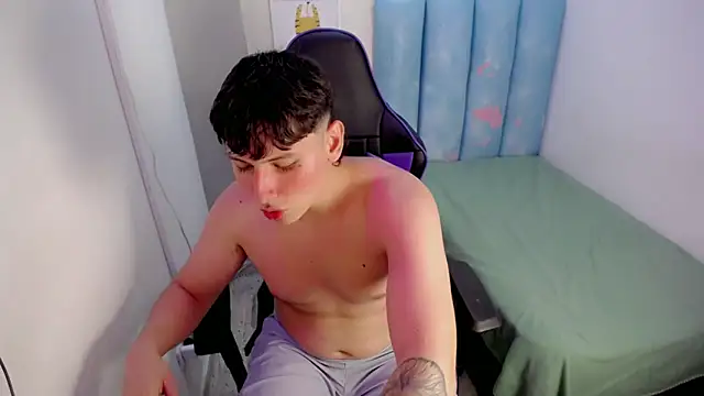 Snapshot of d_moneyy_ chatting on December 2025 08:27:01 PM d moneyy online show from December 2025 08:27:01 PM