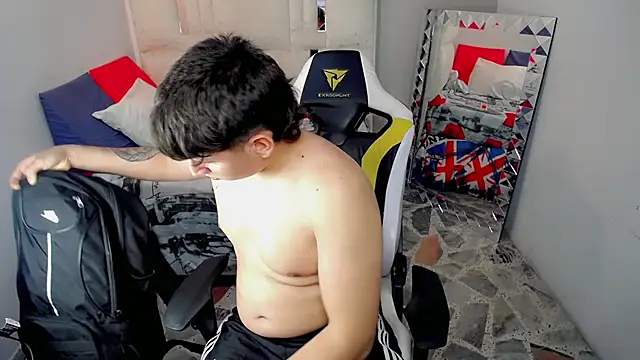 Snapshot of d_moneyy_ chatting on December 2025 03:23:01 AM d moneyy online show from December 2025 03:23:01 AM