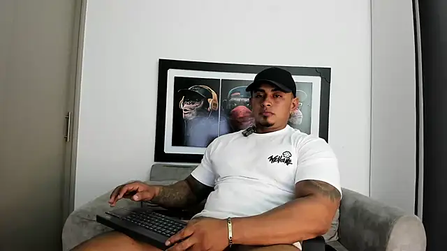 Snapshot of Maxkarther chatting on December 2025 08:04:01 PM Maxkarther online show from December 2025 08:04:01 PM