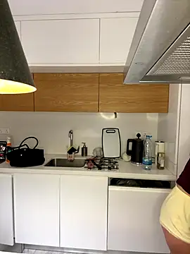 Snapshot of madlynginger chatting on December 2025 05:31:02 PM madlynginger online show from December 2025 05:31:02 PM