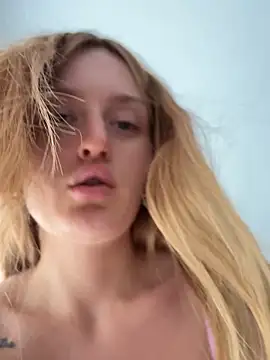 Snapshot of madlynginger chatting on December 2025 12:57:02 PM madlynginger online show from December 2025 12:57:02 PM