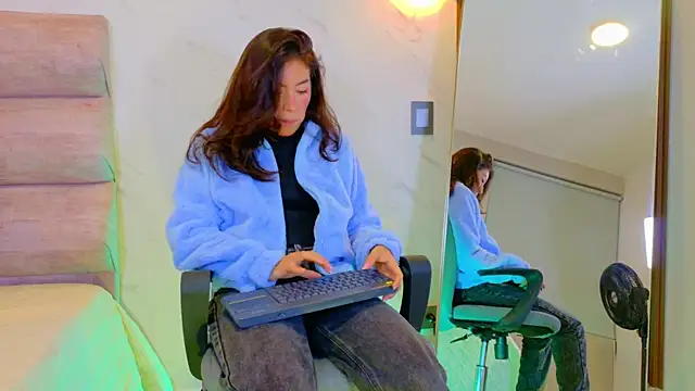 Mia Cullen online show from January 2026 11:01:02 AM