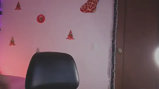 Snapshot of MarillynMorgan chatting on December 2025 12:58:02 PM MarillynMorgan online show from December 2025 12:58:02 PM