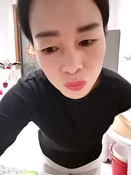 Snapshot of mimi2052 chatting on December 2025 01:43:02 AM mimi2052 online show from December 2025 01:43:02 AM