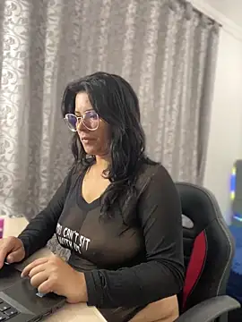 Snapshot of CATHA_EF chatting on December 2025 07:07:01 PM CATHA EF online show from December 2025 07:07:01 PM