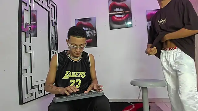 Snapshot of COUPLES_BOYS chatting on December 2025 07:25:01 AM COUPLES BOYS online show from December 2025 07:25:01 AM