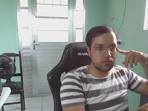 Snapshot of Silvakkfitk chatting on December 2025 05:18:02 PM Silvakkfitk online show from December 2025 05:18:02 PM