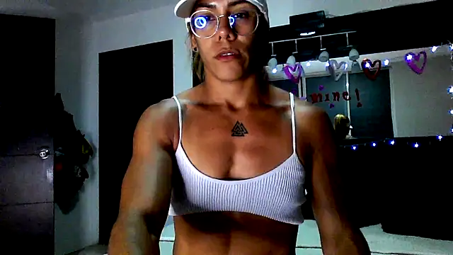 Snapshot of sexymusclegoddess chatting on April 2026 01:58:01 AM sexymusclegoddess online show from April 2026 01:58:01 AM