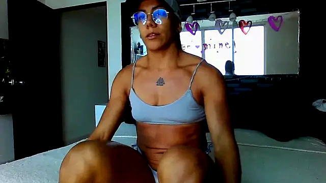 Snapshot of sexymusclegoddess chatting on April 2026 01:11:01 PM sexymusclegoddess online show from April 2026 01:11:01 PM