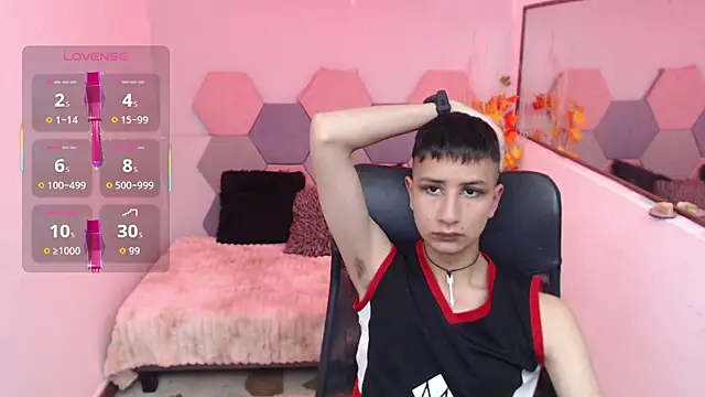 Snapshot of AngelRonson_ chatting on December 2025 03:48:01 AM AngelRonson online show from December 2025 03:48:01 AM