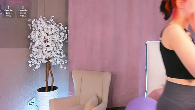 Snapshot of Eva_4U chatting on December 2025 09:25:01 AM Eva 4U online show from December 2025 09:25:01 AM