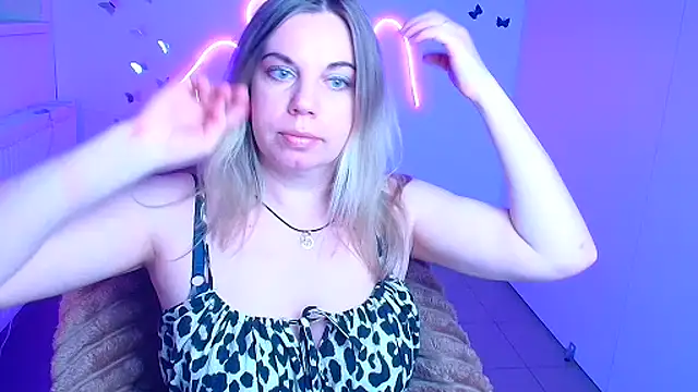 Amanda Swannn online show from April 2026 11:48:01 AM