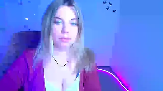 Amanda Swannn online show from April 2026 12:00:01 PM