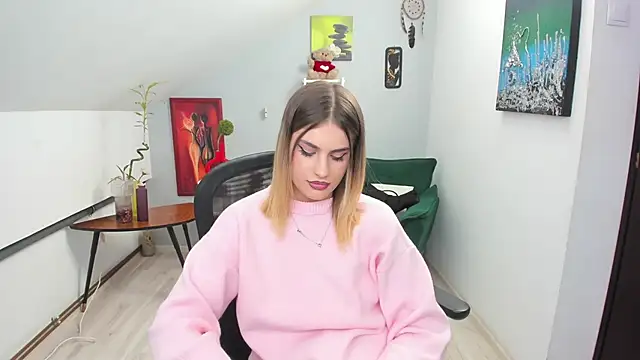 Snapshot of SarahOwenn chatting on December 2025 01:28:02 PM SarahOwenn online show from December 2025 01:28:02 PM