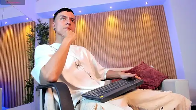 Snapshot of Bastthianxxx chatting on December 2025 08:18:02 PM Bastthianxxx online show from December 2025 08:18:02 PM