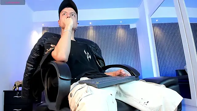 Snapshot of Bastthianxxx chatting on December 2025 07:31:02 PM Bastthianxxx online show from December 2025 07:31:02 PM