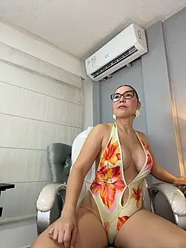 AnnaJaimes online show from June 2026 10:56:02 PM