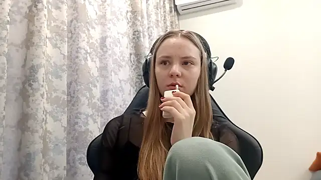 CrackShirker online show from December 2025 06:11:01 AM