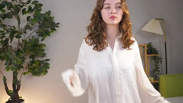 Snapshot of MarilynDibartolo chatting on December 2025 07:01:02 PM MarilynDibartolo online show from December 2025 07:01:02 PM