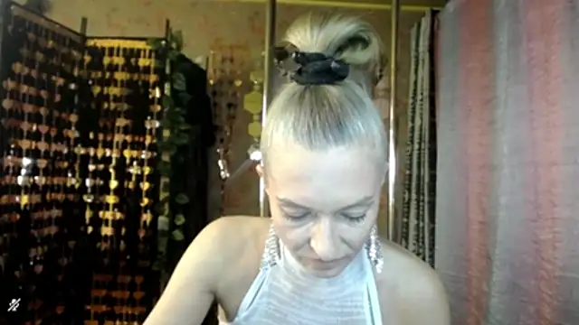 Soniakiss online show from July 2026 02:13:01 PM