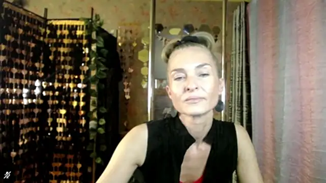 Soniakiss online show from July 2026 01:42:02 PM