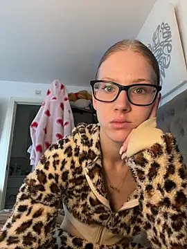 Snapshot of RosieLovexoxx chatting on November 2025 02:54:01 PM RosieLovexoxx online show from November 2025 02:54:01 PM