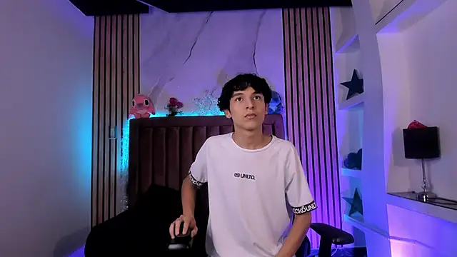 SthepanodiMonaco online show from January 2026 10:25:01 PM