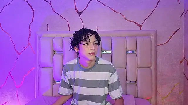 Snapshot of SthepanodiMonaco chatting on March 2026 03:32:02 AM SthepanodiMonaco online show from March 2026 03:32:02 AM