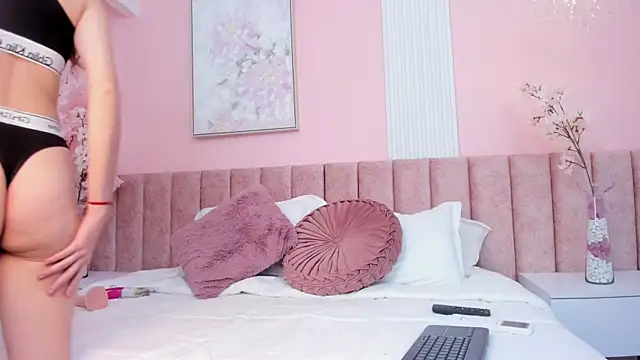 Snapshot of SashaBlake_ chatting on December 2025 12:20:02 AM SashaBlake online show from December 2025 12:20:02 AM