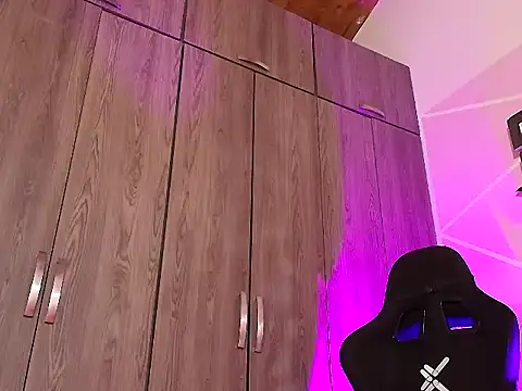 Snapshot of Doll_Dollys_ chatting on December 2025 03:34:02 AM Doll Dollys online show from December 2025 03:34:02 AM