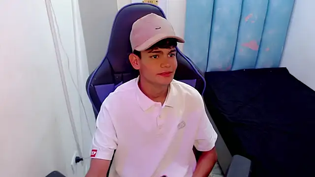 Snapshot of Lil_babyyy_ chatting on November 2025 04:15:01 AM Lil babyyy online show from November 2025 04:15:01 AM