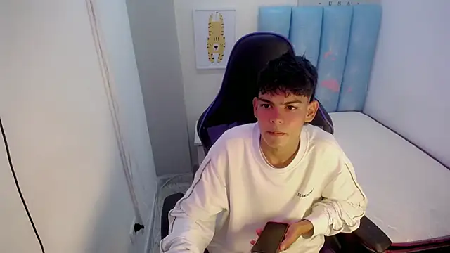 Snapshot of Lil_babyyy_ chatting on December 2025 03:11:01 AM Lil babyyy online show from December 2025 03:11:01 AM