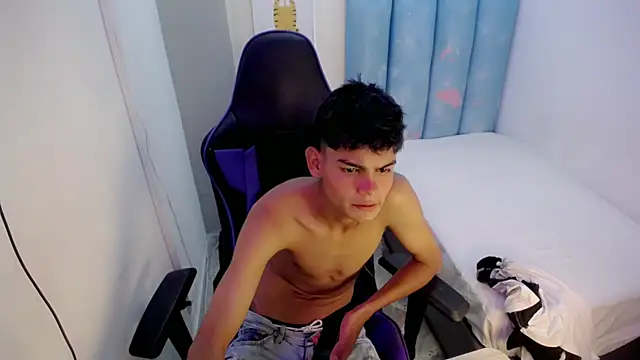 Snapshot of Lil_babyyy_ chatting on December 2025 03:45:02 AM Lil babyyy online show from December 2025 03:45:02 AM