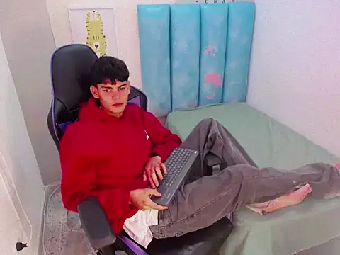 Snapshot of Lil_babyyy_ chatting on December 2025 03:23:01 AM Lil babyyy online show from December 2025 03:23:01 AM