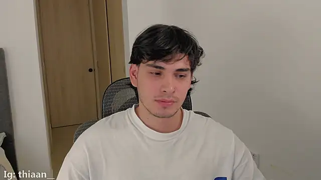 Snapshot of thiaann chatting on November 2025 01:31:01 AM thiaann online show from November 2025 01:31:01 AM