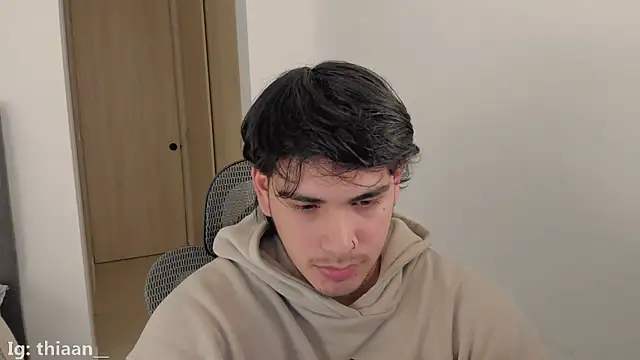 Snapshot of thiaann chatting on December 2025 01:15:02 AM thiaann online show from December 2025 01:15:02 AM