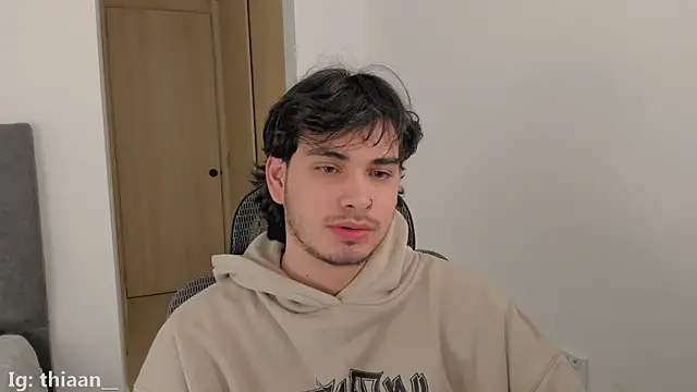 Snapshot of thiaann chatting on December 2025 02:07:02 AM thiaann online show from December 2025 02:07:02 AM