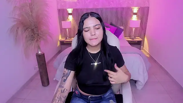 Snapshot of Allyson_brown_ chatting on December 2025 08:02:02 PM Allyson brown online show from December 2025 08:02:02 PM