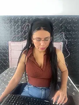 Snapshot of Alanaa_Sweet- chatting on December 2025 07:42:02 PM Alanaa Sweet- online show from December 2025 07:42:02 PM