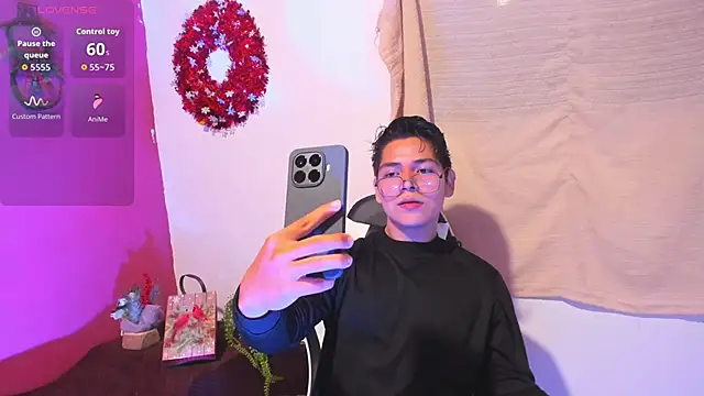 Snapshot of Asta_YunoXXX chatting on December 2025 05:05:01 AM Asta YunoXXX online show from December 2025 05:05:01 AM