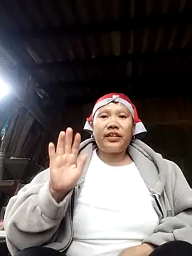 Snapshot of LeoPet2x chatting on December 2025 09:03:01 AM LeoPet2x online show from December 2025 09:03:01 AM